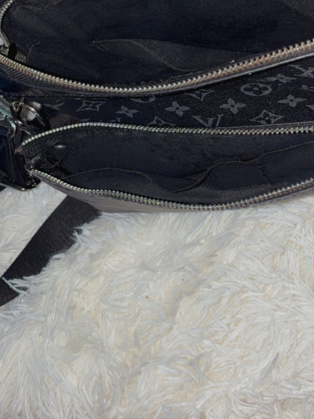 Louis Vuitton Authentic Two-Tone Monogram Men Crossbody Messenger Bag - Picture 2 of 8